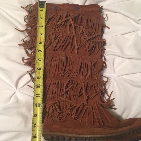 Minnetonka fringe boots - Picture 5 of 14